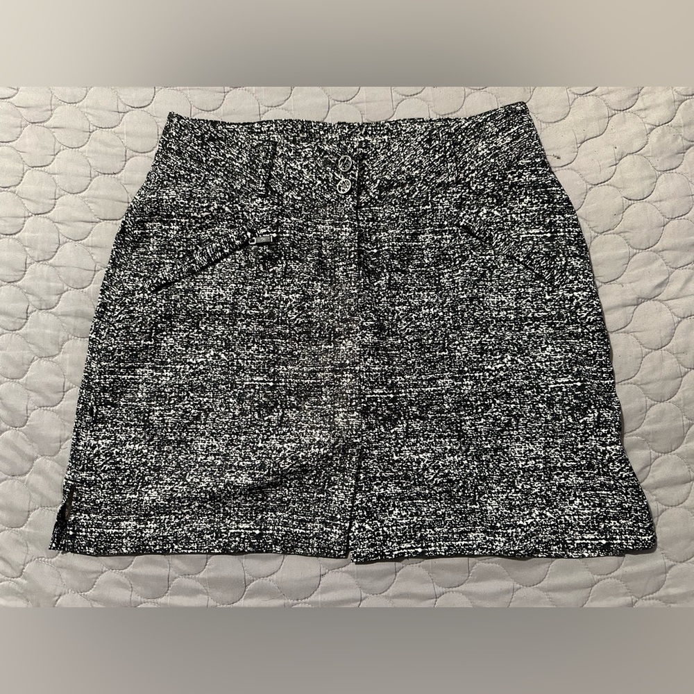 DKNY| GOLF BLACK SKIRT SIZE 4